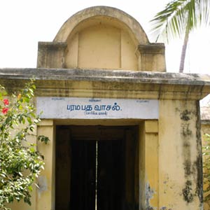 Thiru Anbil (Thiruvanbil) — Vadivazhagiya Nambi (Sundararaja) & Azhagiyavalli Nachiyar (Photo #7)